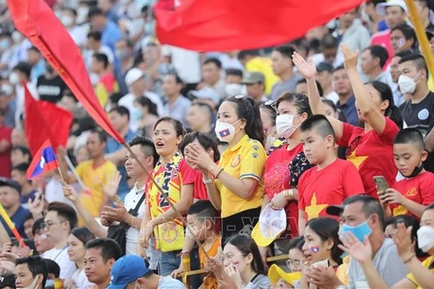 SEA Games 31: Fan support at Thien Truong Stadium stuns foreign friends 
