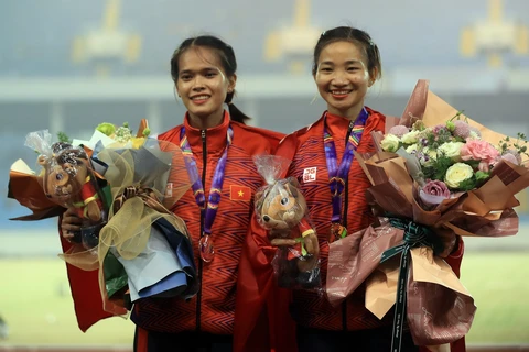 Vietnam temporarily leads medal tally at SEA Games 31