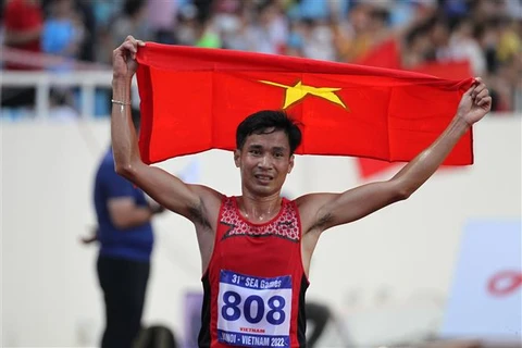 Vietnam athletics team close to gold medal target at SEA Games 31