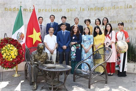Tribute for late President Ho Chi Minh continues overseas