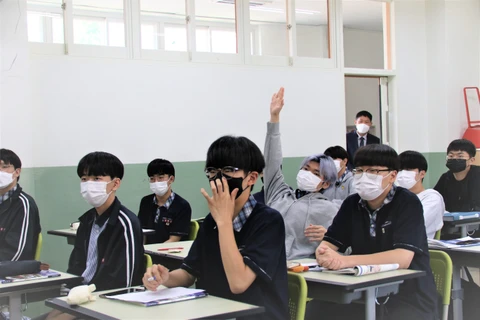 Vietnamese language included in Korean school’s career counseling for students