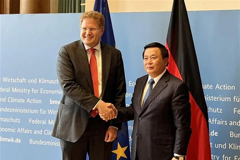 Renewable energy, climate action prioritised in Party official’s visit to Germany