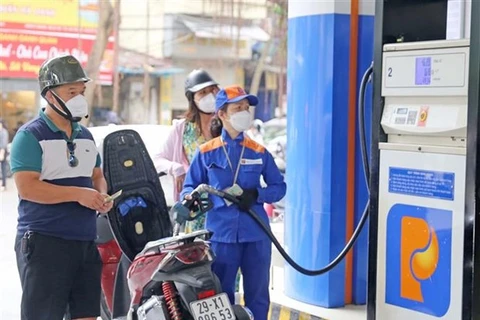 Petrol prices adjusted up over 600 VND per litre