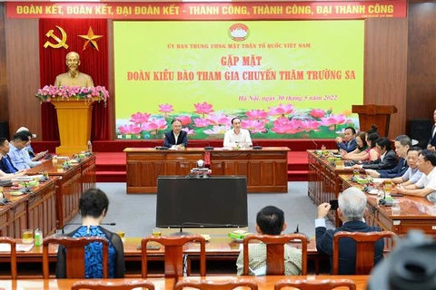 Trips bringing OVs to Truong Sa strengthen national solidarity: Front official 