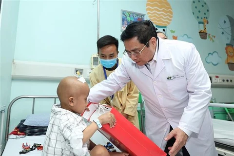 Prime Minister visits child patients on Int’l Children Day