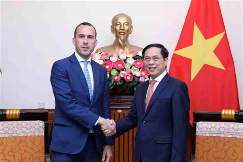 Minister of Foreign Affairs suggests Vietnam, Italy expand cooperation