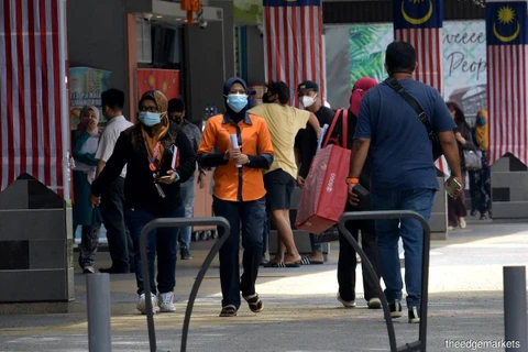 Malaysia’s unemployment rate dips to below 4 percent 