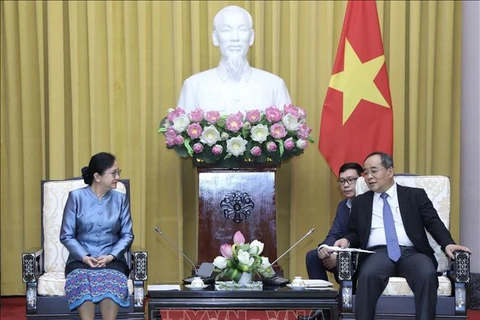 Presidential Offices of Vietnam, Laos enhance ties