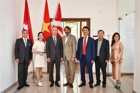 Vietnam promotes trade, investment in two Swiss economic hubs