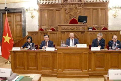 Vietnam - Hungary legislative conference talks legal framework for green development