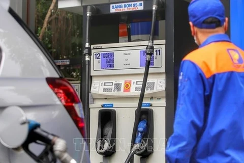 Ministry proposes plan to reduce tax on gasoline