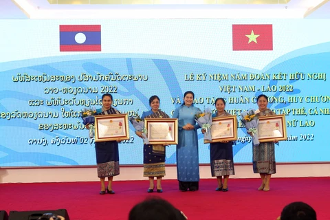 Collectives, individuals of Lao Women’s Union honoured with Vietnam’s orders, medals