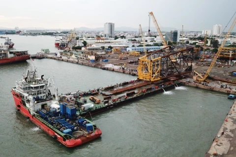 Vietsovpetro launches two support sets of Dragon oilfield