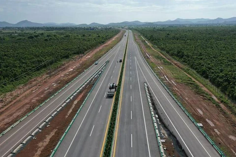Phnom Penh-Sihanoukville expressway to be put into trial use in October