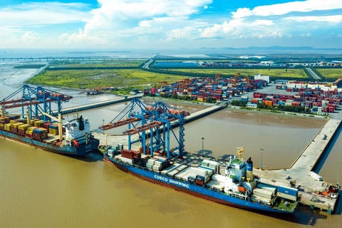 Vietnam posts 764 million USD in trade surplus in 7 months