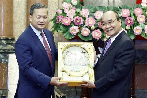 President receives Cambodian high-ranking military officer