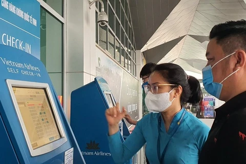 Vietnam Airlines launches online check-in at Phu Bai airport 