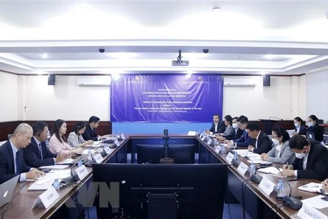 Vietnam, Laos enhance cooperation in economic diplomacy