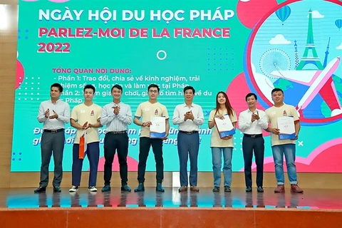 Vietnamese students abroad return in droves to start career