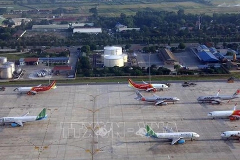 Hanoi partners up with French business in aviation industry