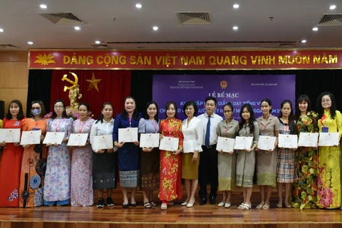 Training course helps OV teachers better mother language teaching 