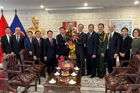 Lao ambassadors extend National Day greetings to Vietnamese embassies