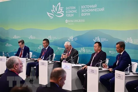 Vietnam, Russia hold business dialogue at EEF 2022