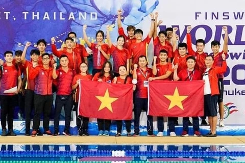 Vietnam ranks first at Finswimming World Cup Round Swimming Pool 2022