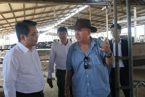 Vietnam learns about collective economy models in Israel