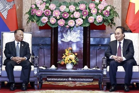 President hosts Cambodian top legislator