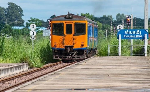 Thailand reopens railway service to Laos