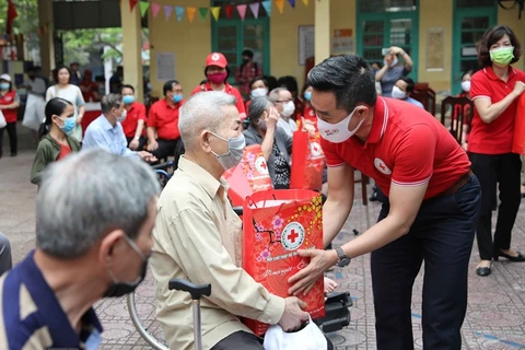 Hanoi calls for donations for poor people