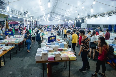 Hanoi Book Festival 2022 takes place by Hoan Kiem Lake