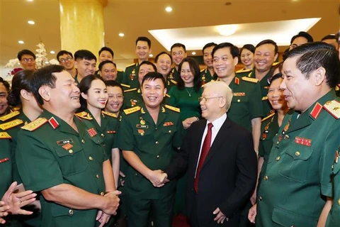 Party General Secretary meets outstanding military youths