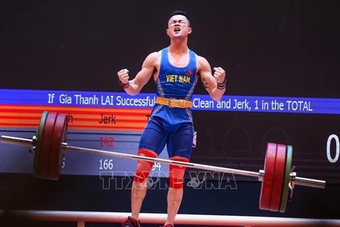 Vietnamese weightlifters perform impressively at Asian tournament
