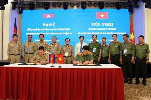 Police of Vietnam, Cambodia intensify border protection efforts