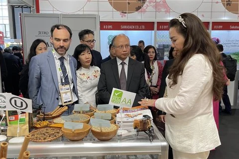 Vietnam attends int’l food trade show in Paris