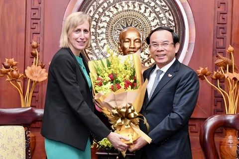 HCM City leader pledges favourable conditions for better Vietnam-US relations