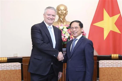 Foreign Minister hosts OECD Secretary-General
