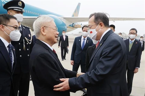 Party leader arrives in Beijing, starting China visit