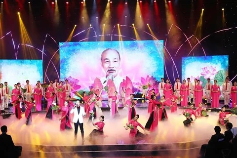 Art programme honours role models in studying, following President Ho Chi Minh’s example