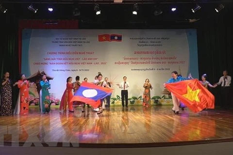 Art performance in Vientiane marks Vietnam-Laos Solidarity and Friendship Year