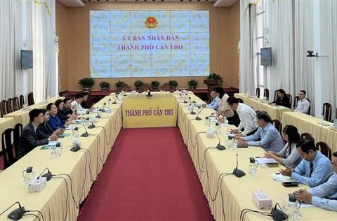 Laos proposes trade-culture-tourism centre project in Can Tho