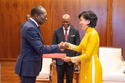 Benin President admires Vietnam for socio-economic achievements