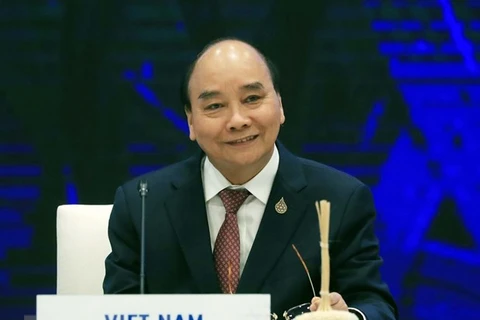 President Nguyen Xuan Phuc attends dialogue with APEC leaders