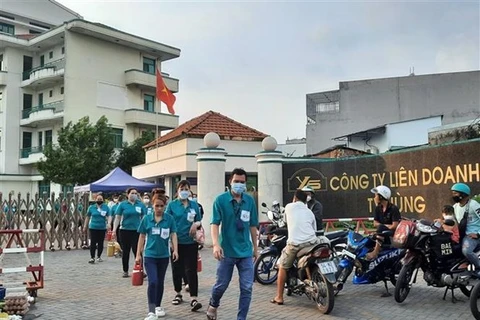 HCM City plans help for disadvantaged workers, students to go home for Tet
