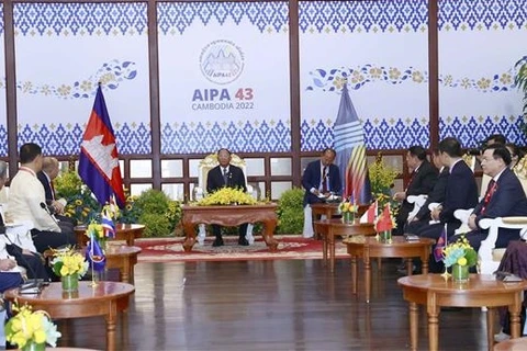 Cambodian NA leader receives heads of AIPA delegations