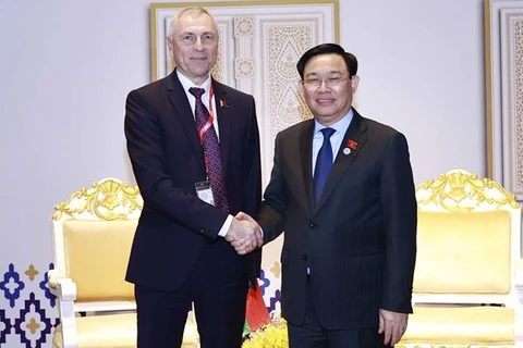 Top legislator meets parliamentary leaders of Singapore, Azerbaijan, Belarus