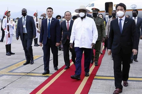 Ugandan President begins official visit to Vietnam