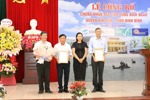 Clam farms in Ninh Binh win ASC certificate